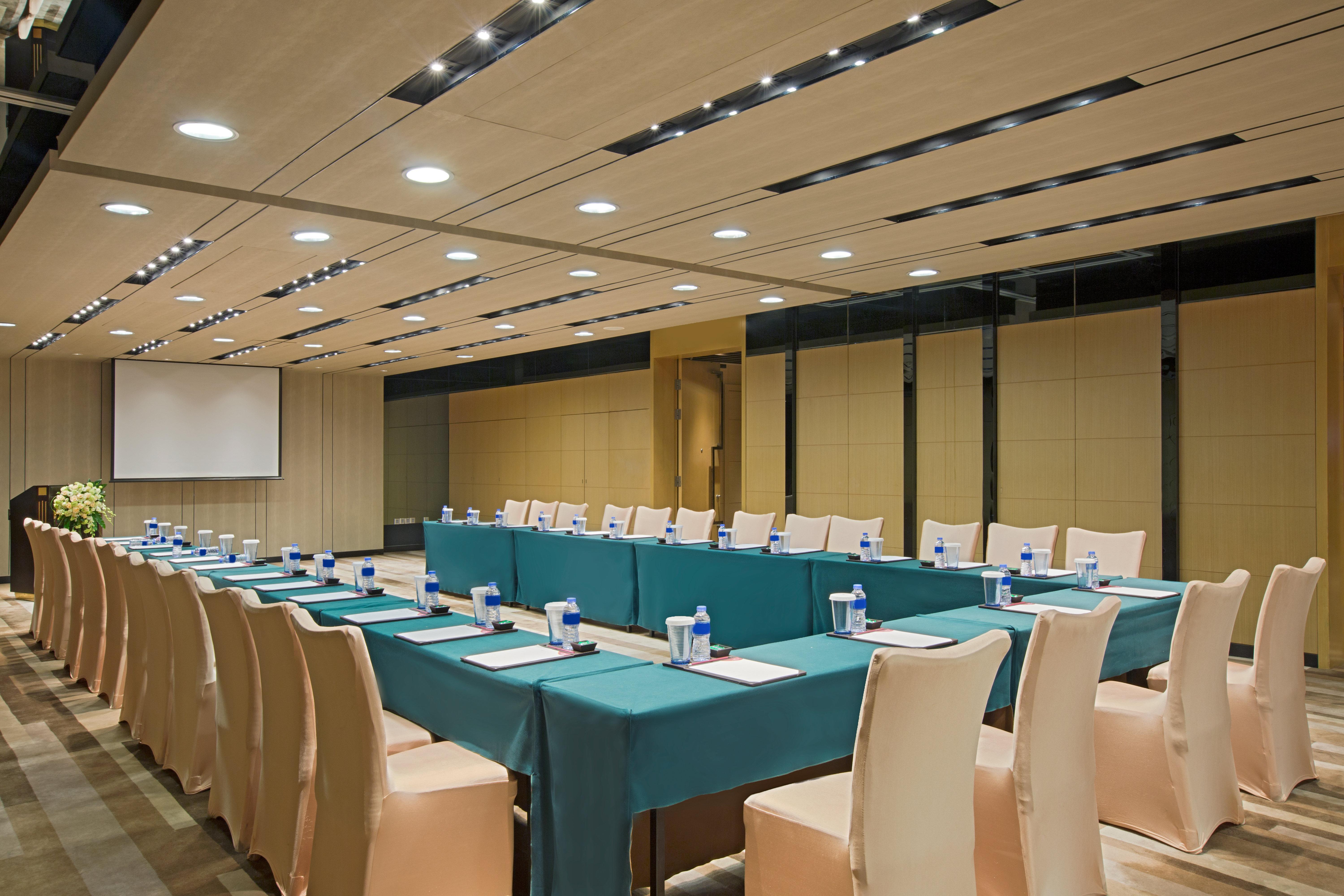 Crowne Plaza Guangzhou Huadu By Ihg - Free Shuttle Bus Between Hotel To Exhibition Center During Canton Fair Exterior foto